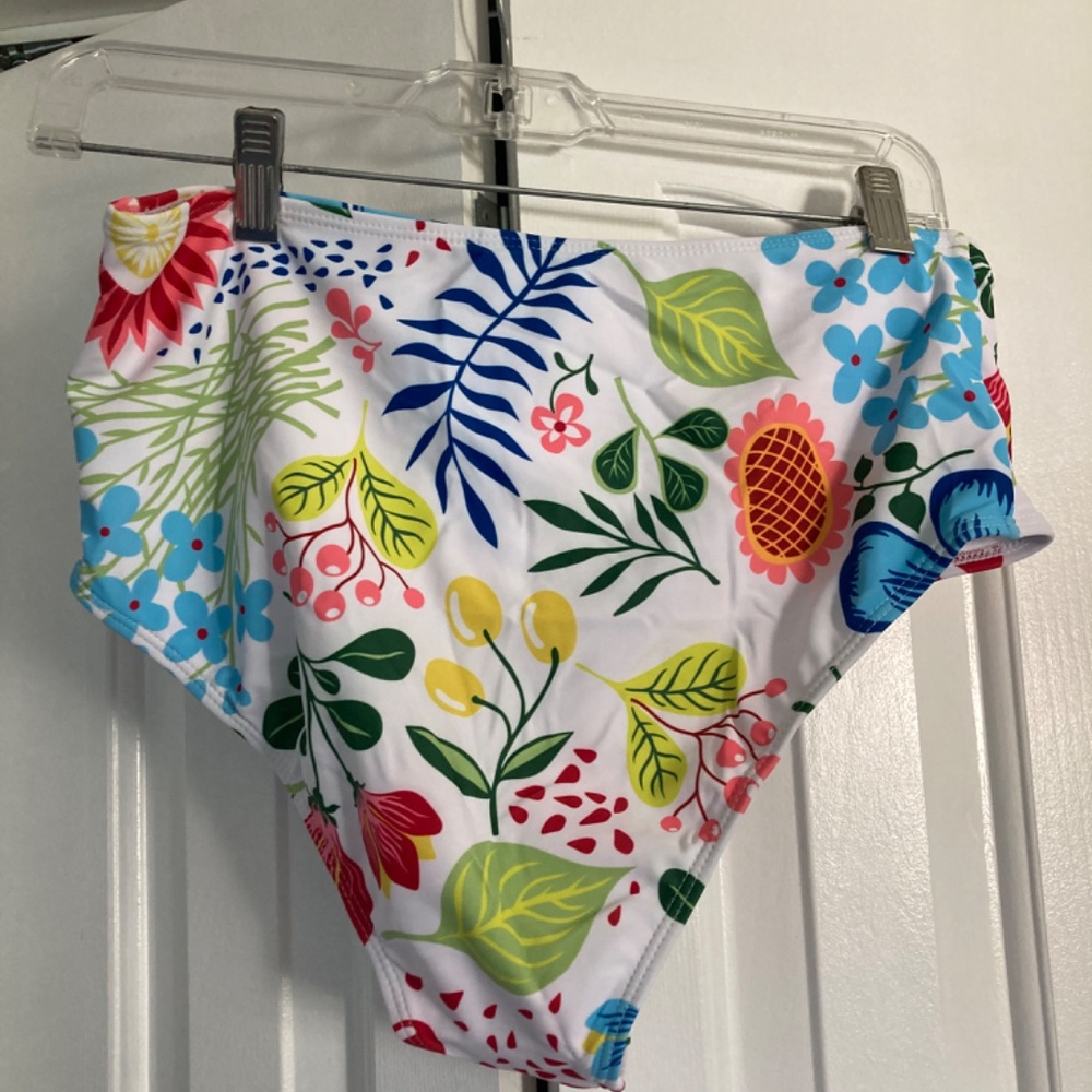 Swim suit - Picture 3 of 5